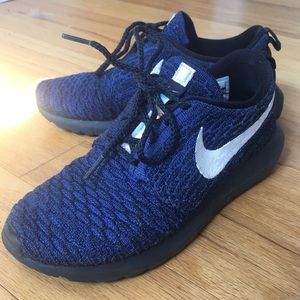 NIKE Roshe sneakers